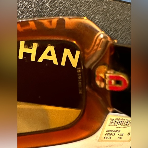 Chanel sunglasses with original pouch and box - Picture 3 of 9